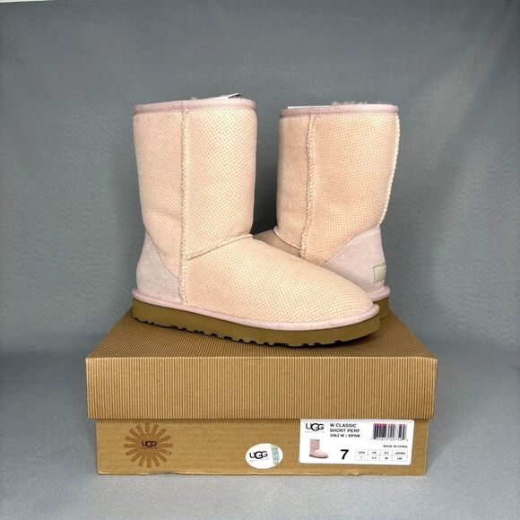 Women's UGG Boots Sz 7 Classic Short Baby Pink Perforated Boho With Box RARE! - Picture 5 of 12
